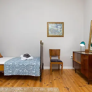 https://the-old-town-vintage-2-bedroom-jewel.plovdiv-hotels.com
