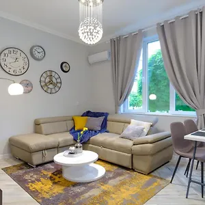 https://the-olive-green-house.burgashotels.net